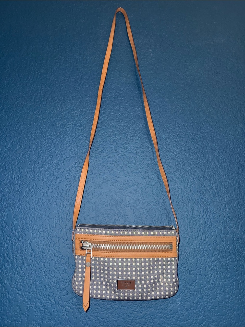 Fossil Dawson Tip Zip Blue Polka Dot Crossbody with Tan Trim